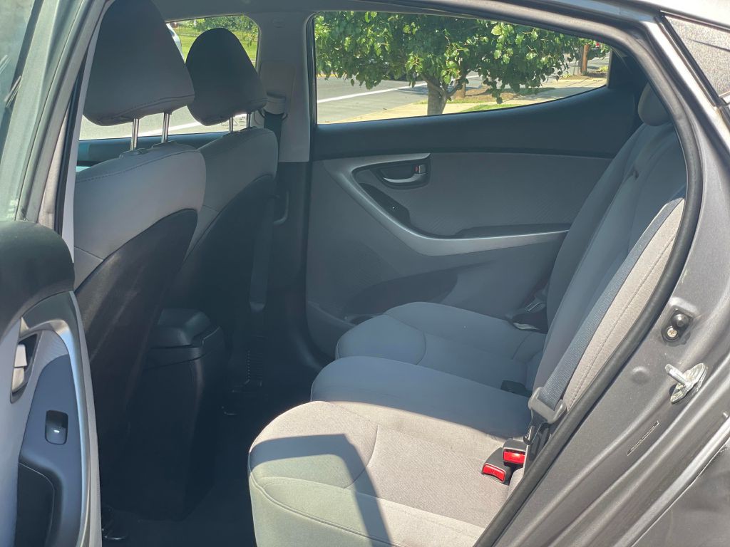2012 Hyundai Elantra Image 22