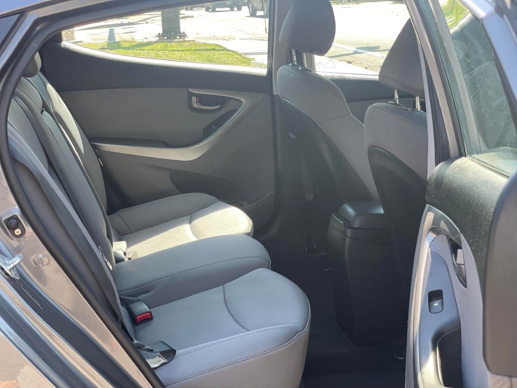 2012 Hyundai Elantra Image 23