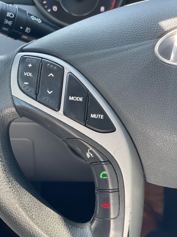 2012 Hyundai Elantra Image 28