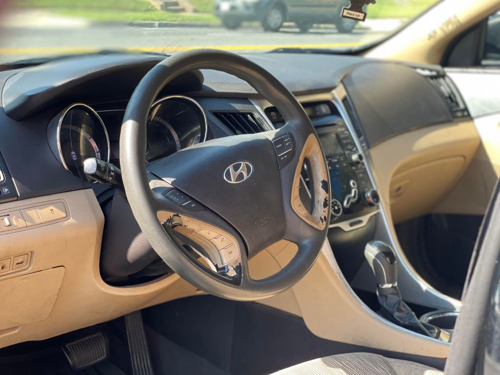 2011 Hyundai Sonata Image 8