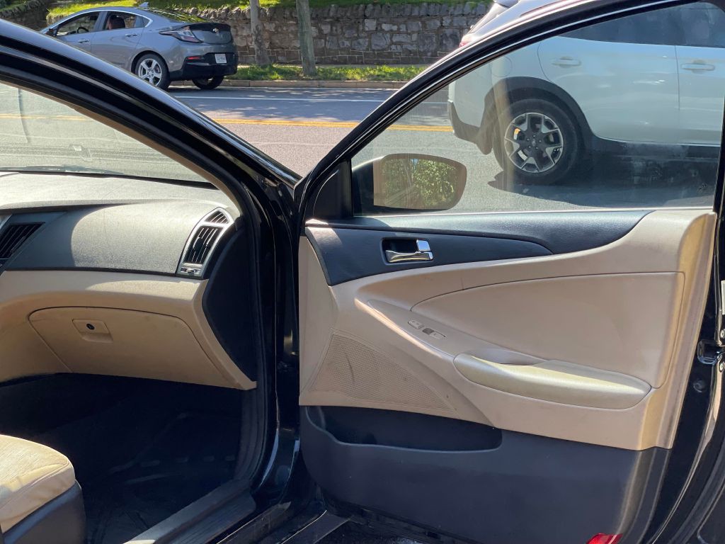 2011 Hyundai Sonata Image 12