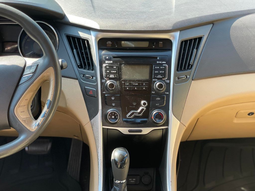 2011 Hyundai Sonata Image 17