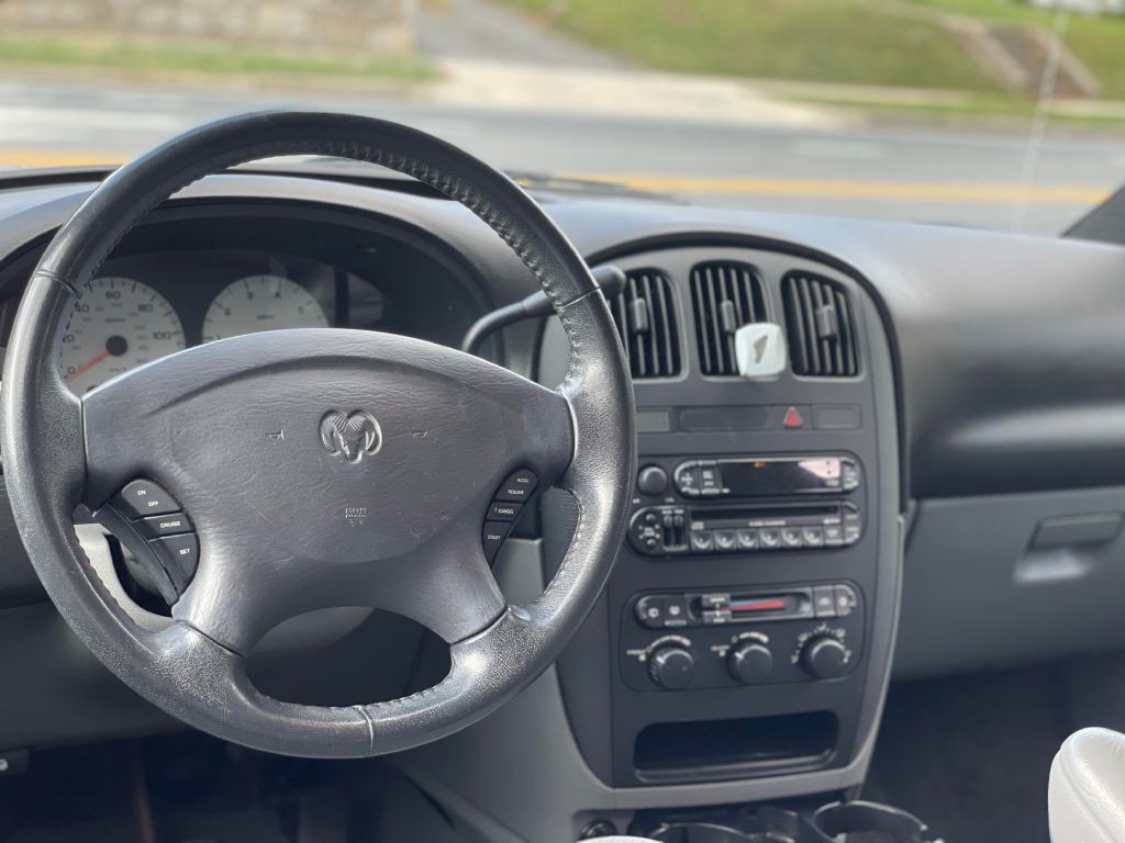 2004 Dodge Grand Caravan Image 9