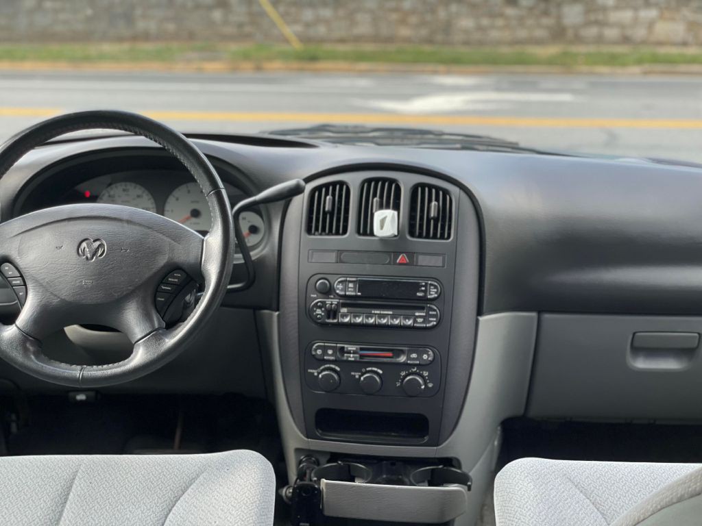 2004 Dodge Grand Caravan Image 16