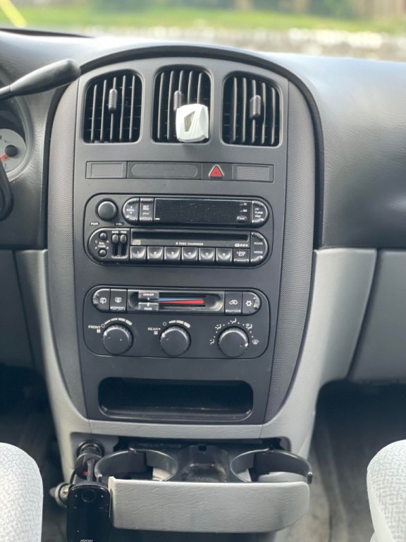 2004 Dodge Grand Caravan Image 17