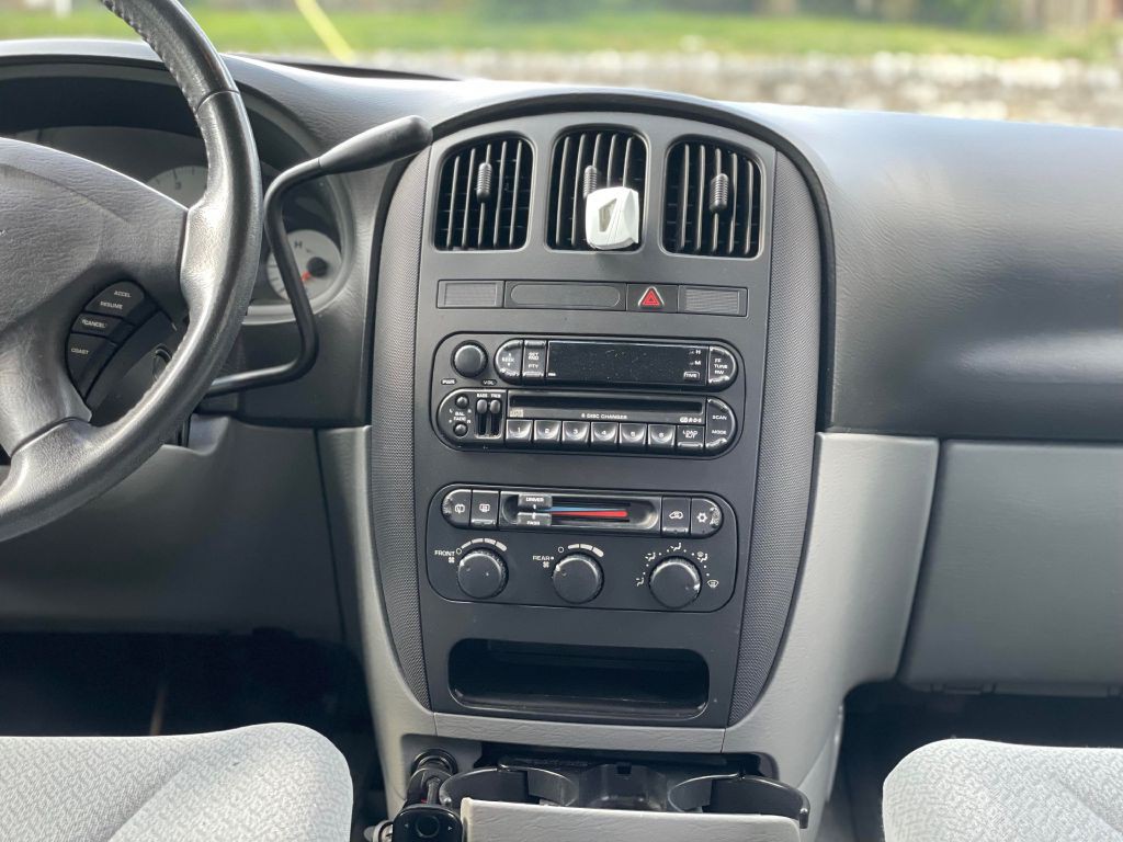 2004 Dodge Grand Caravan Image 18
