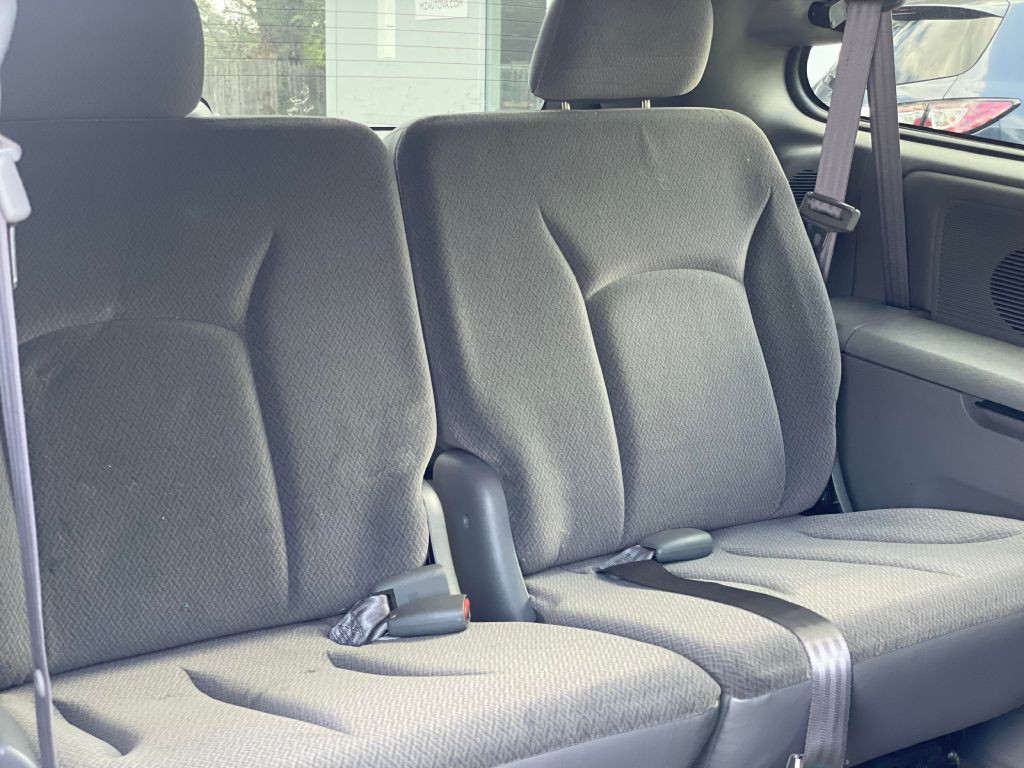 2004 Dodge Grand Caravan Image 22