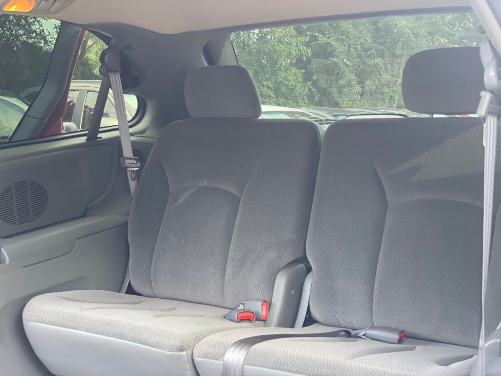 2004 Dodge Grand Caravan Image 24