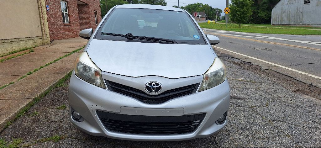 2012 Toyota Yaris Image 2