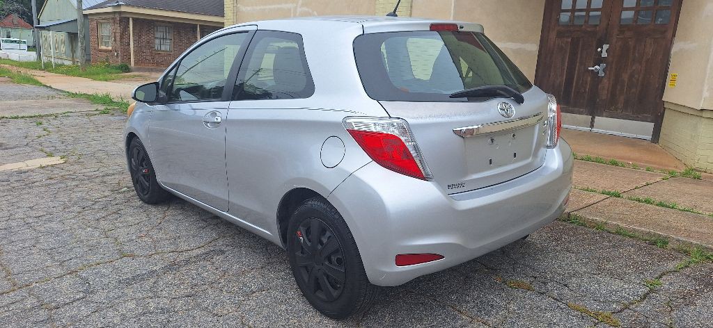 2012 Toyota Yaris Image 3