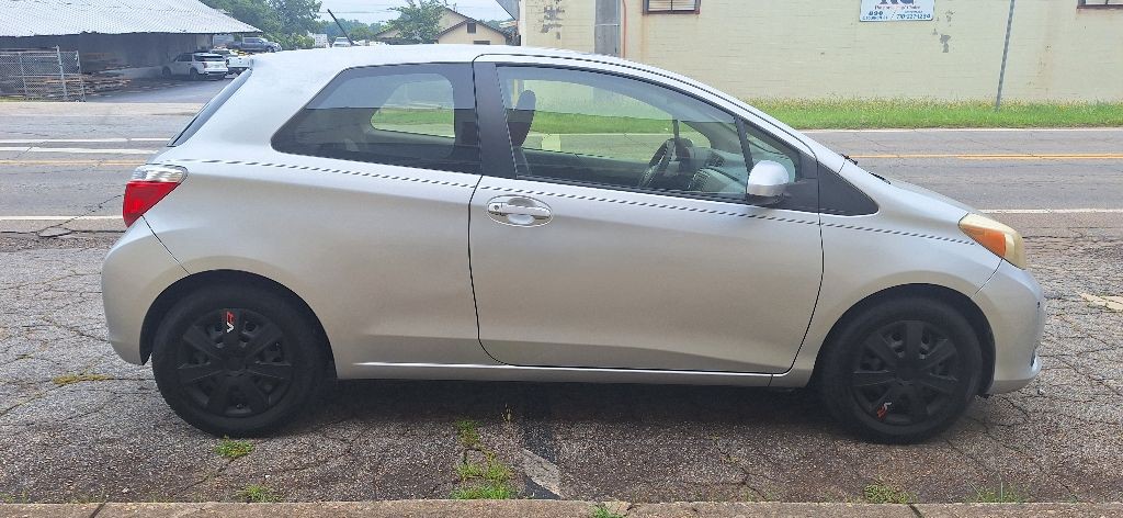 2012 Toyota Yaris Image 8