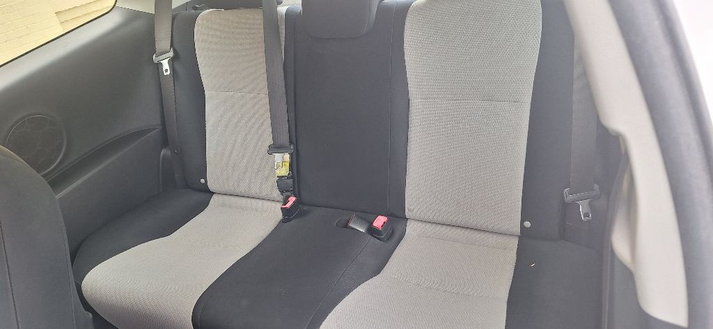 2012 Toyota Yaris Image 10
