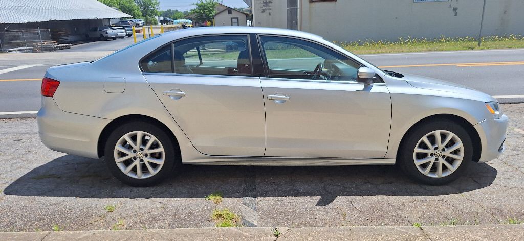 2013 Volkswagen Jetta Image 2