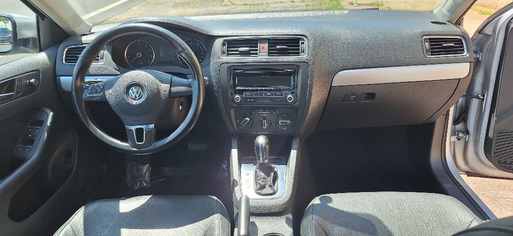 2013 Volkswagen Jetta Image 8