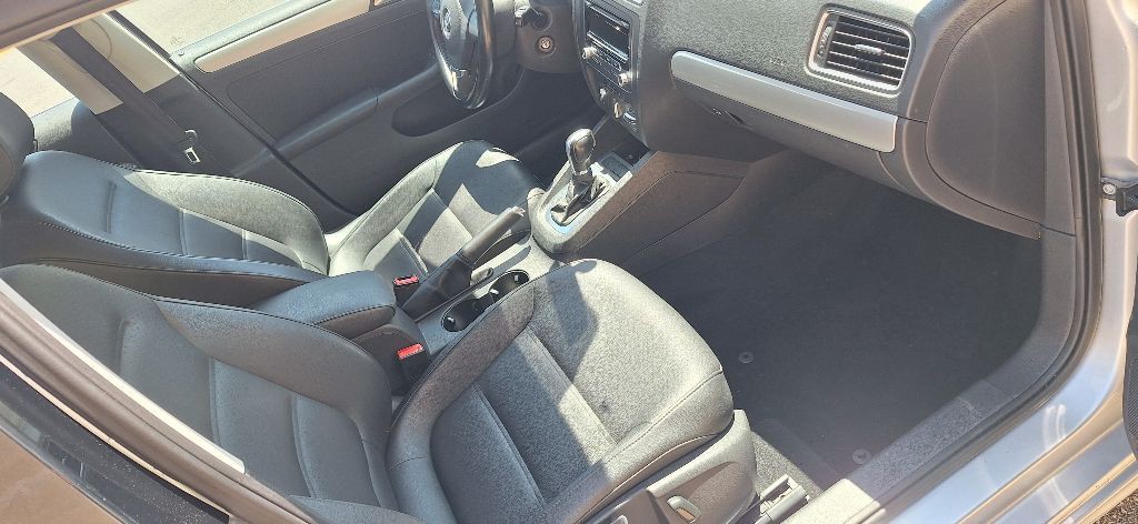 2013 Volkswagen Jetta Image 9