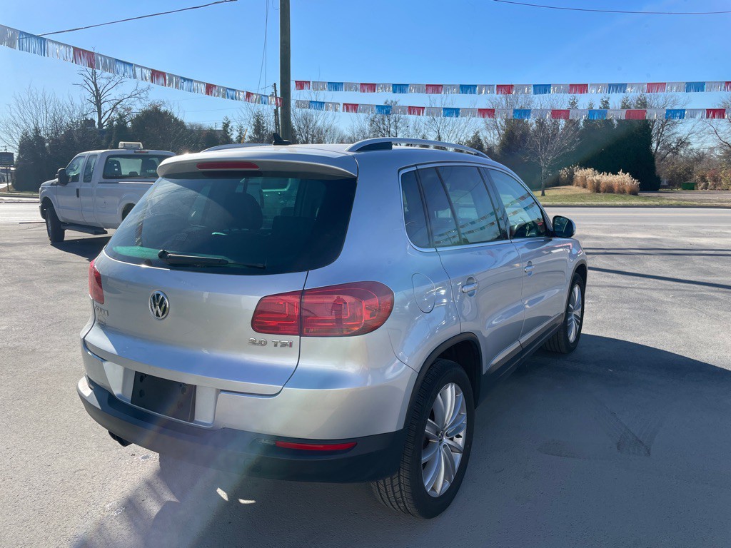 2012 Volkswagen Tiguan Image 2