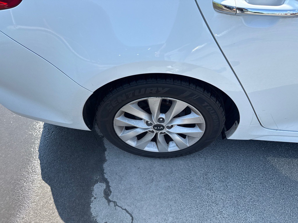 2017 Kia Optima Image 3