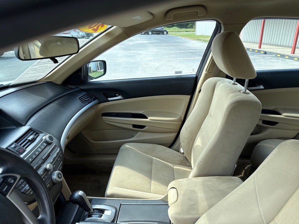2011 Honda Accord Image 8