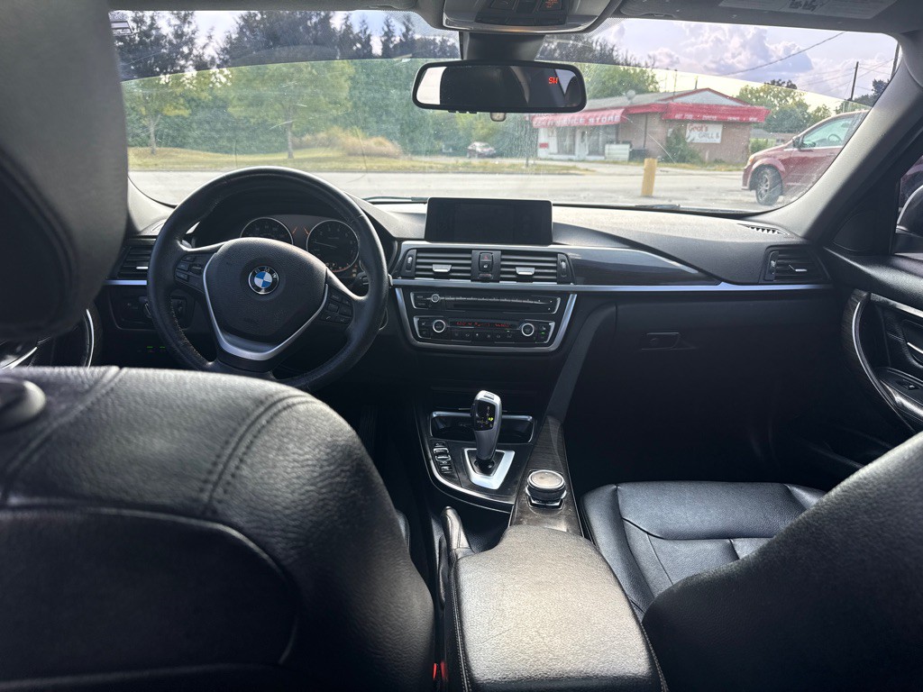 2015 BMW 3 Series Image 12