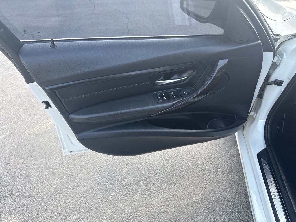 2015 BMW 3 Series Image 16