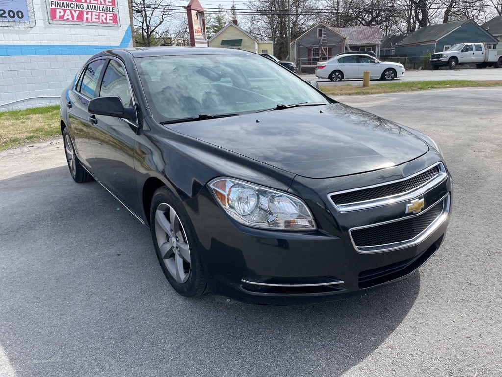 2011 Chevrolet Malibu Image 2
