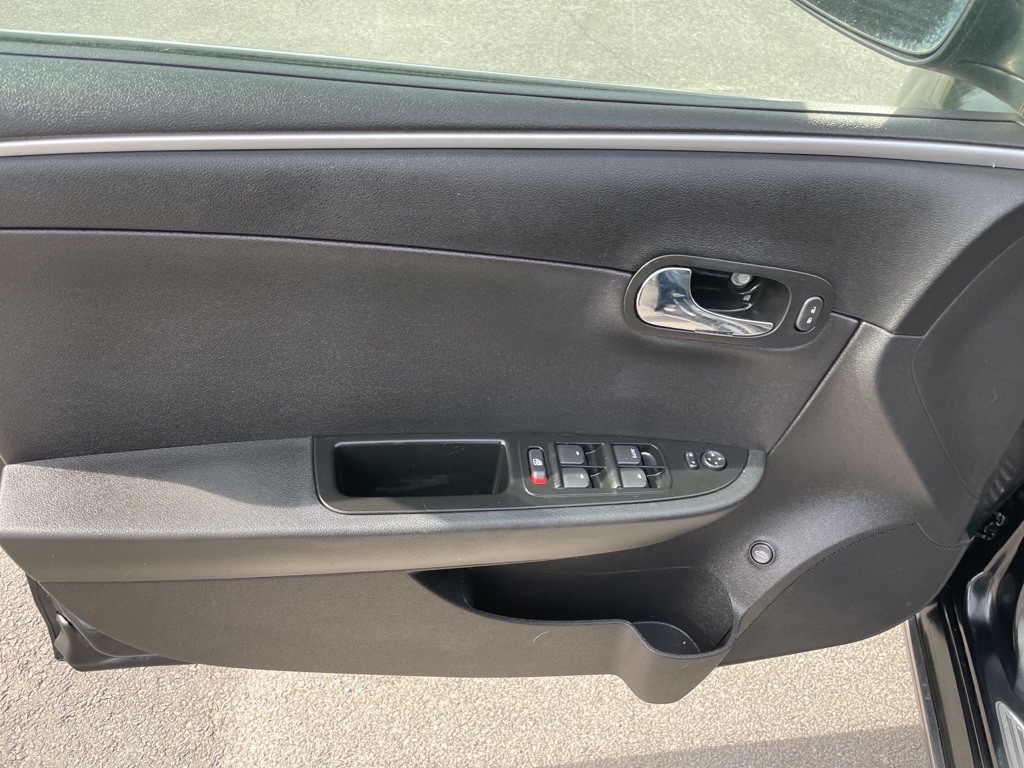 2011 Chevrolet Malibu Image 13