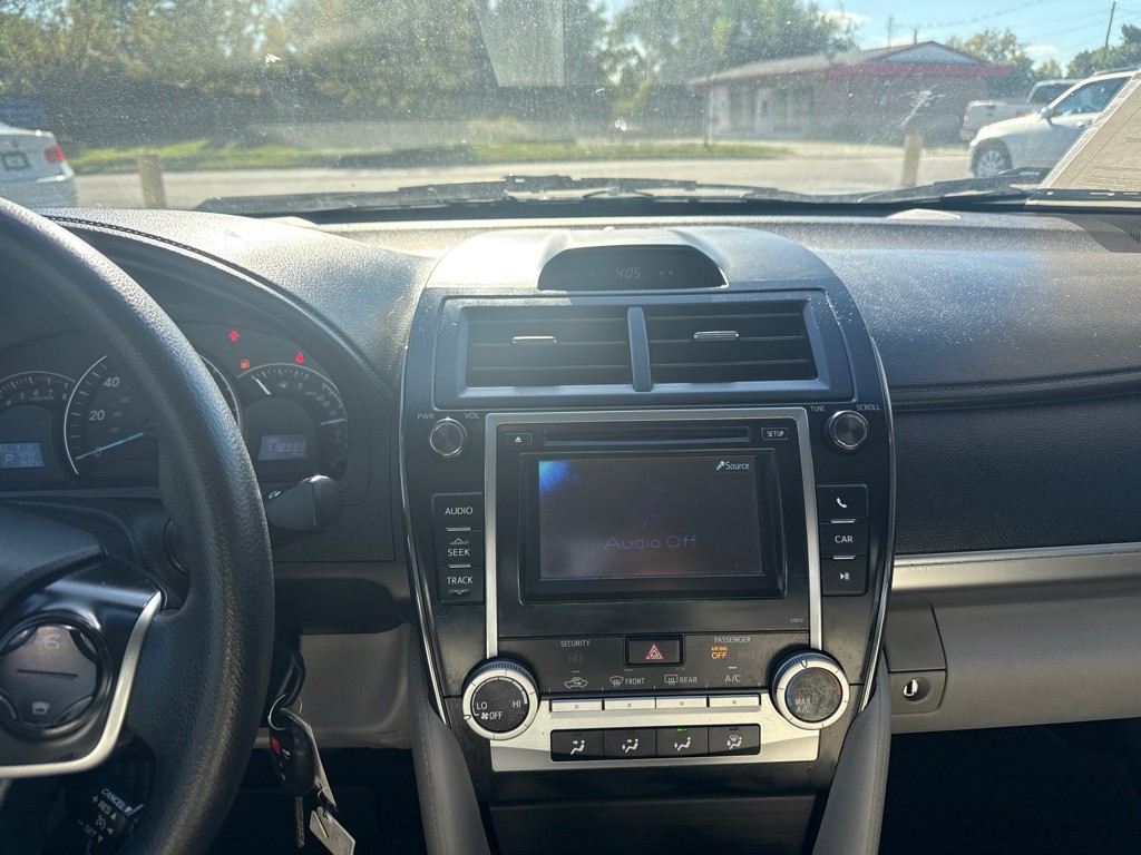 2012 Toyota Camry Image 11
