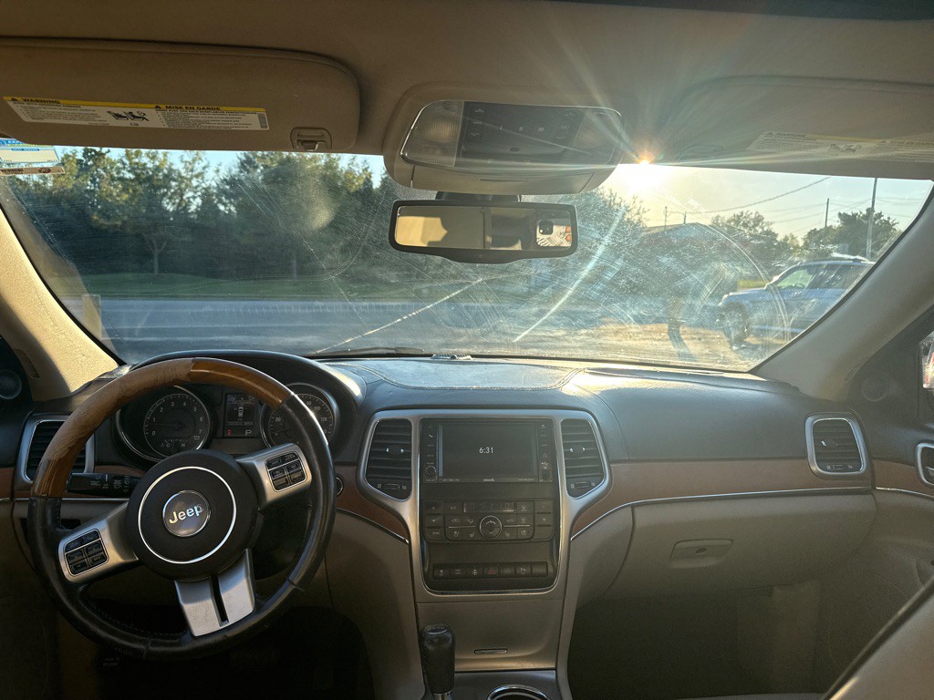 2011 Jeep Grand Cherokee Image 12