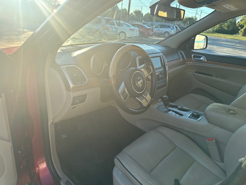 2011 Jeep Grand Cherokee Image 16