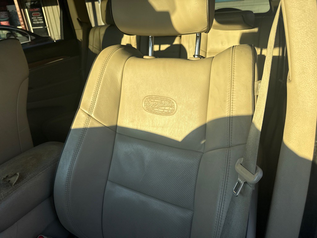 2011 Jeep Grand Cherokee Image 22