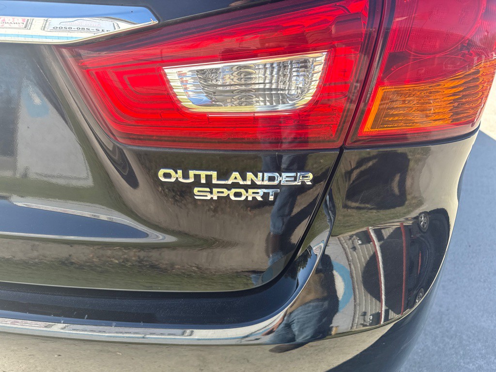 2019 Mitsubishi Outlander Image 6