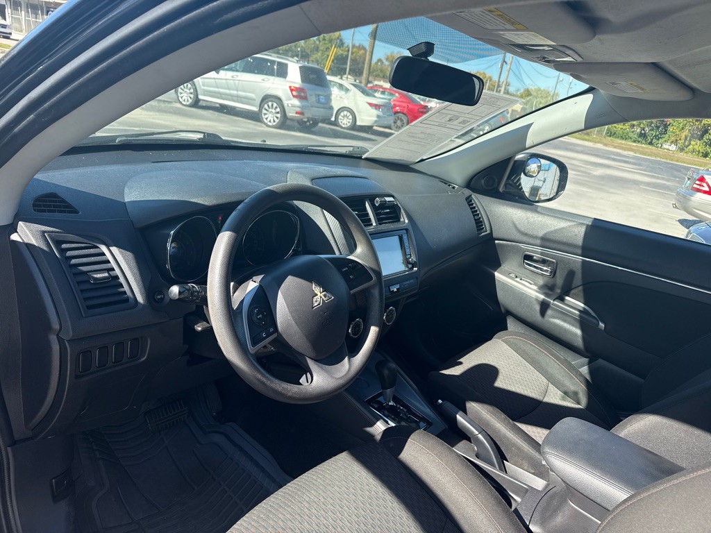 2019 Mitsubishi Outlander Image 16