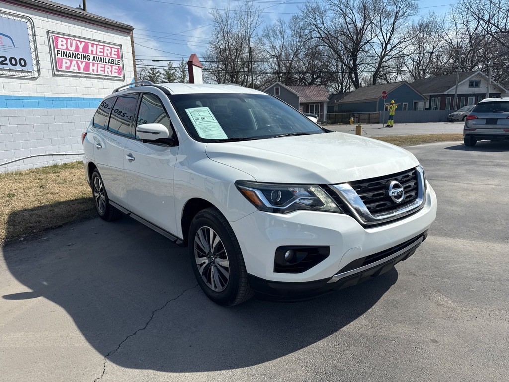 2017 Nissan Pathfinder Image 2