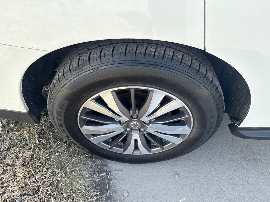 2017 Nissan Pathfinder Image 3