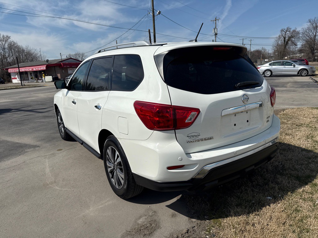 2017 Nissan Pathfinder Image 6