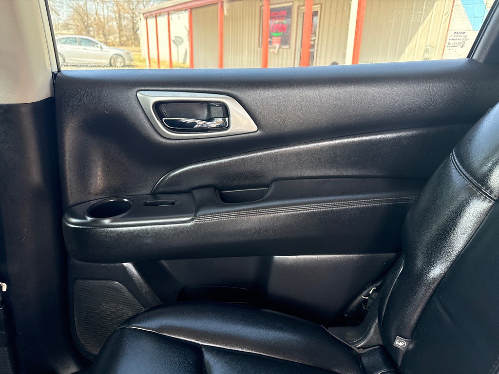 2017 Nissan Pathfinder Image 9