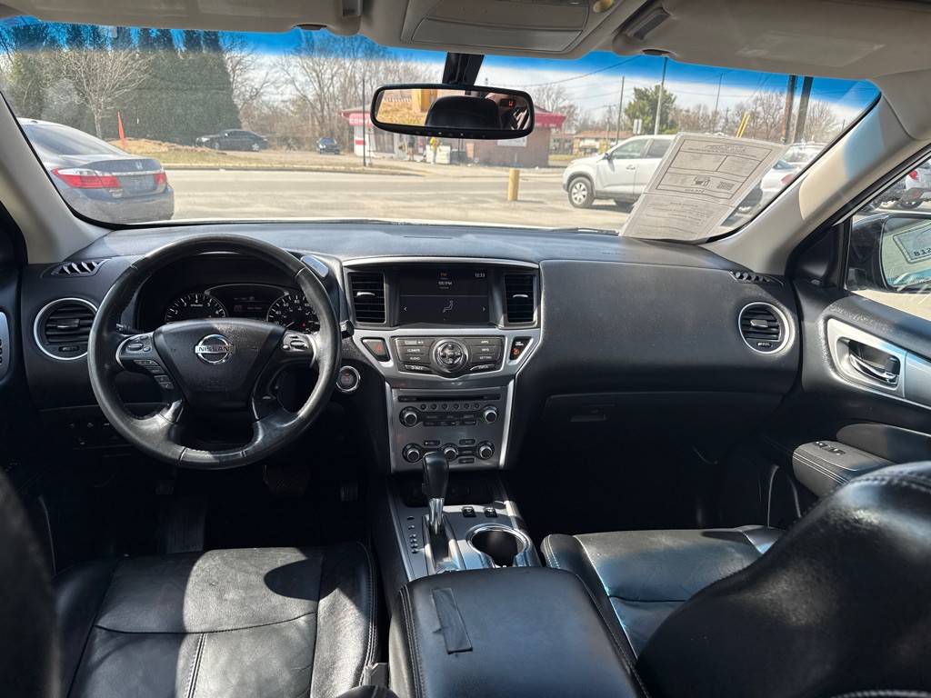 2017 Nissan Pathfinder Image 10