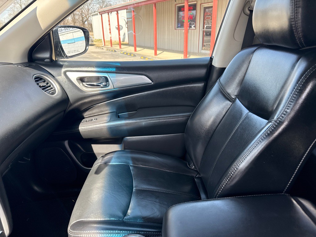 2017 Nissan Pathfinder Image 11