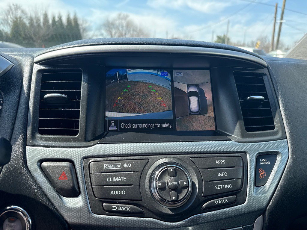 2017 Nissan Pathfinder Image 14