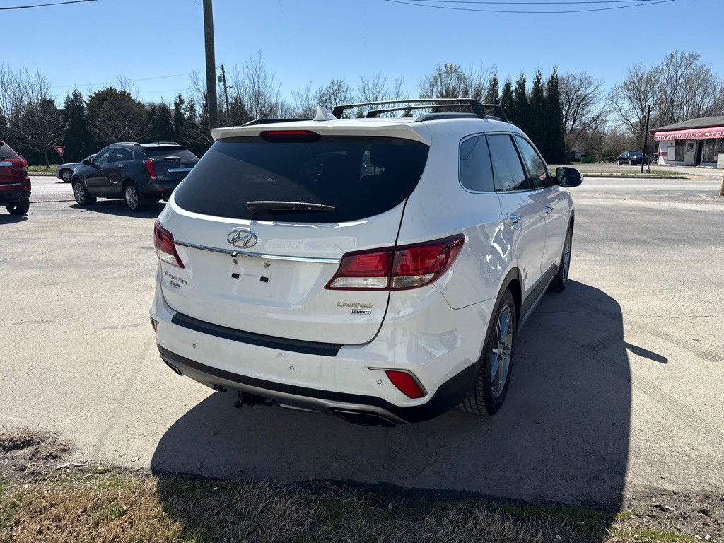 2017 Hyundai Santa Fe Image 4