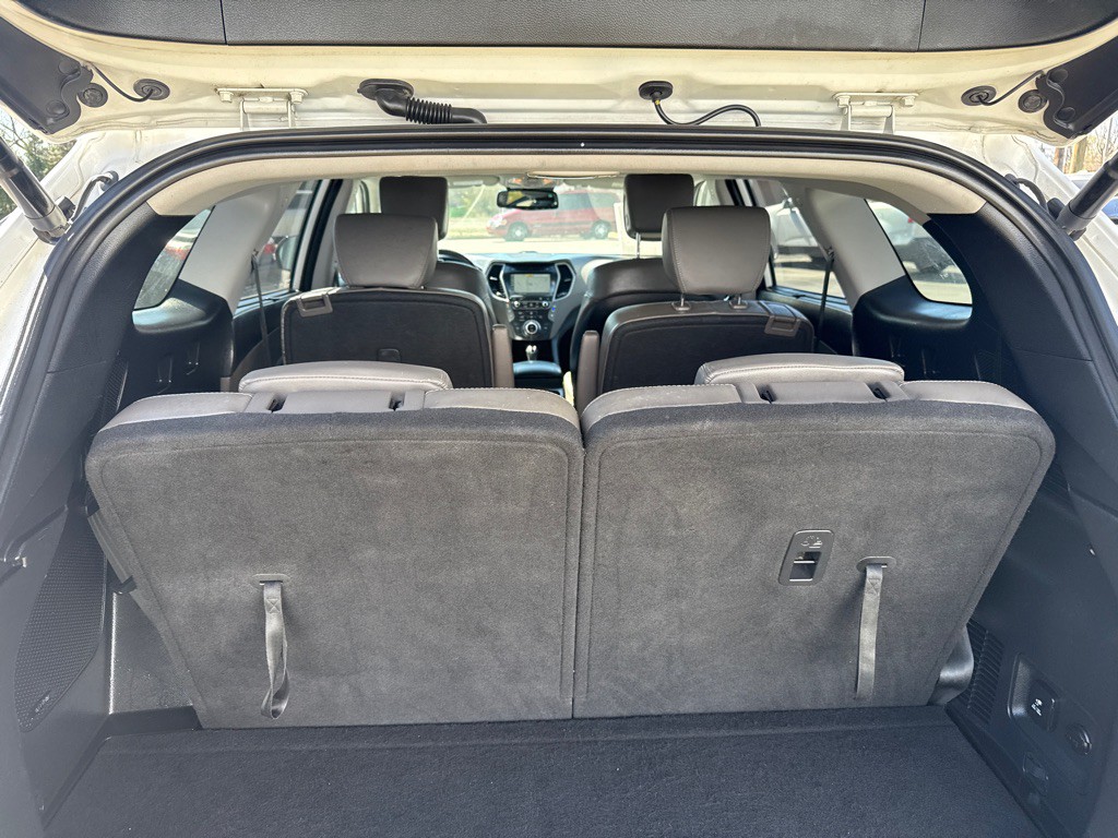 2017 Hyundai Santa Fe Image 6