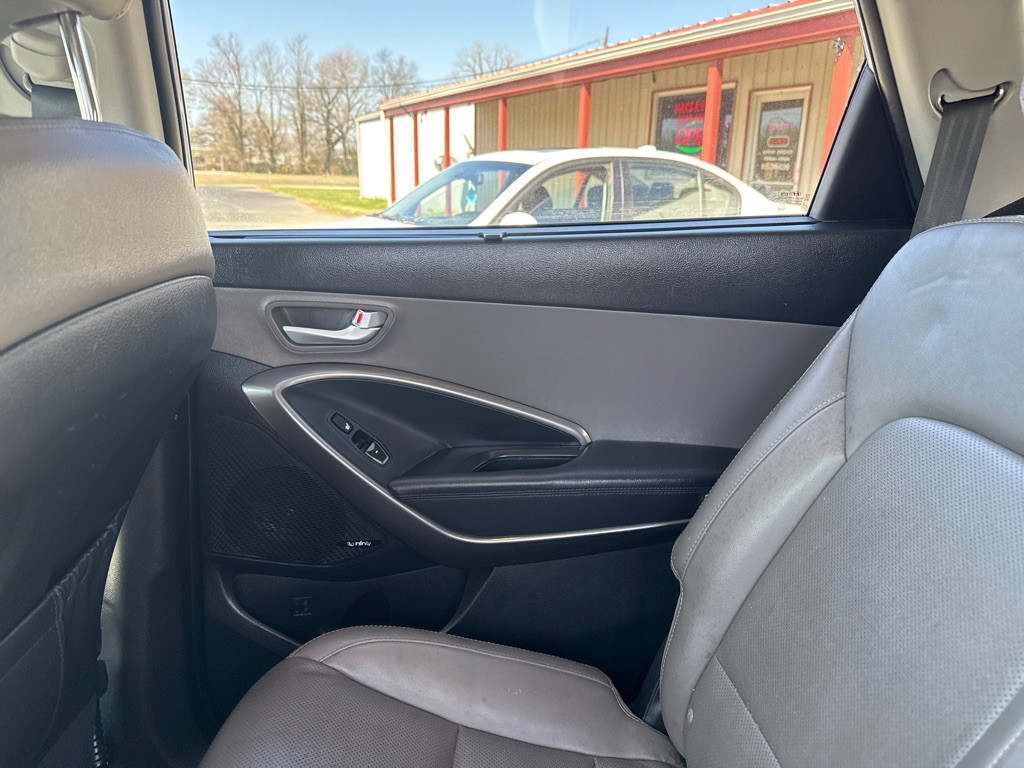 2017 Hyundai Santa Fe Image 9