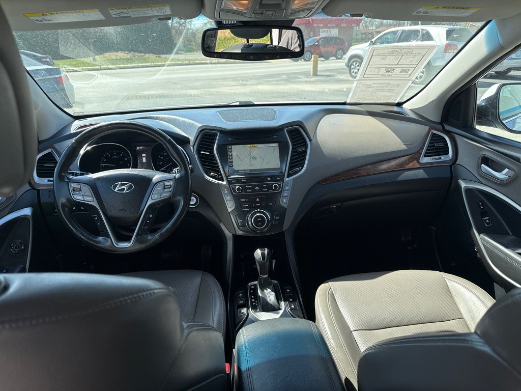 2017 Hyundai Santa Fe Image 11