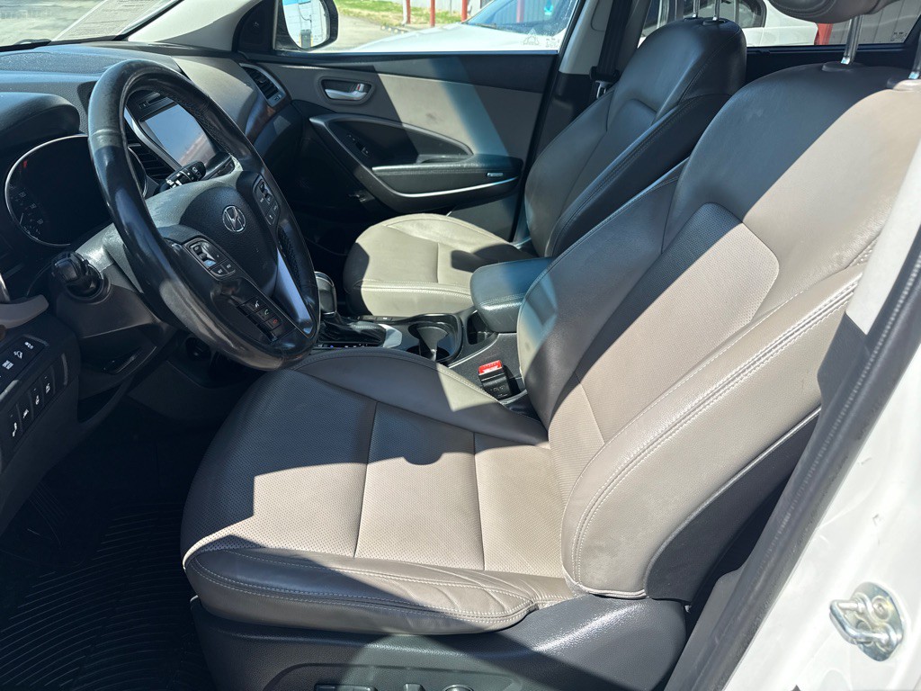 2017 Hyundai Santa Fe Image 13