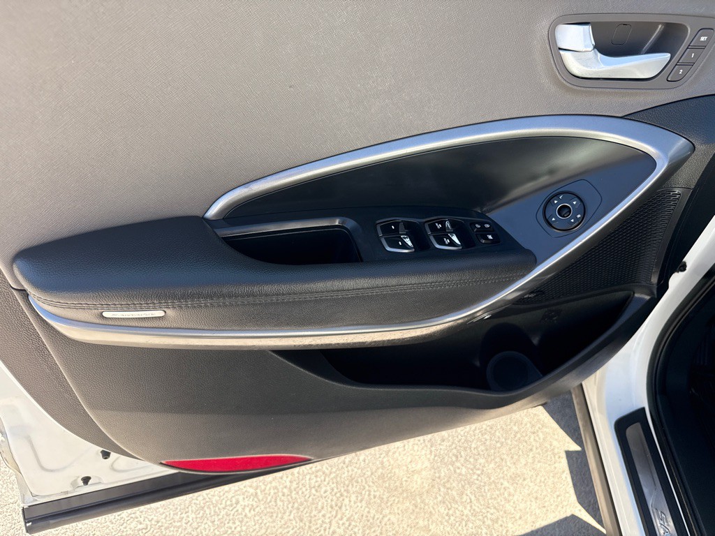 2017 Hyundai Santa Fe Image 14