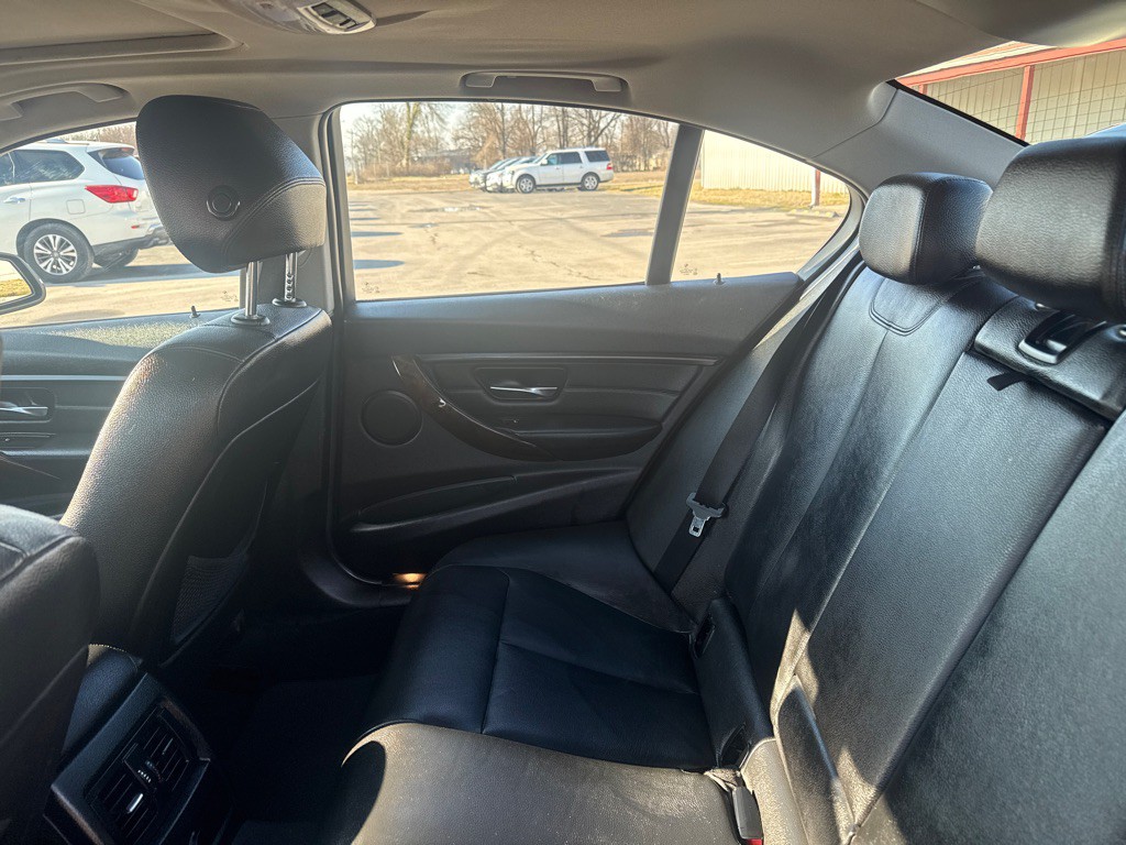 2014 BMW 3 Series Image 9