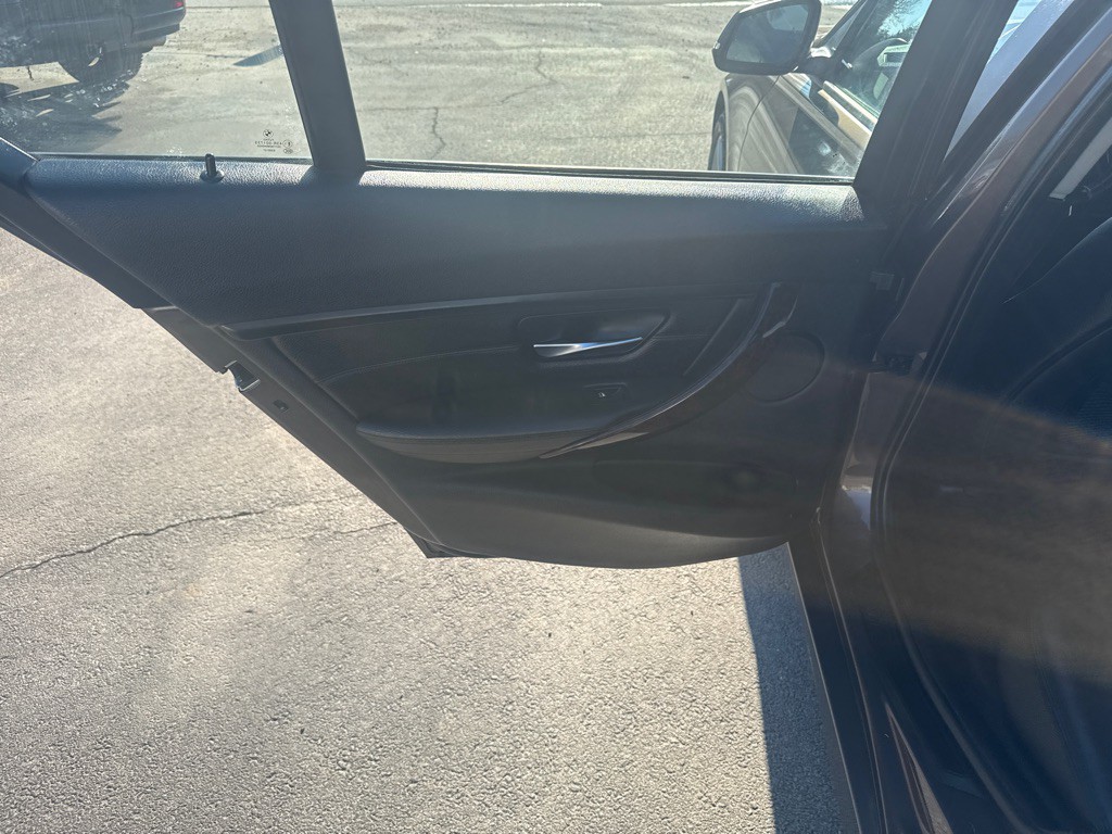 2014 BMW 3 Series Image 11