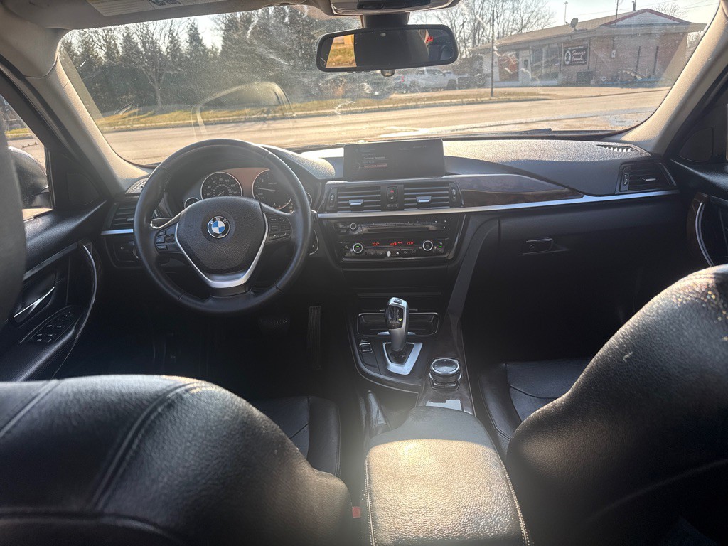 2014 BMW 3 Series Image 12