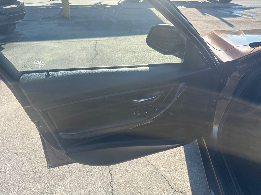 2014 BMW 3 Series Image 16