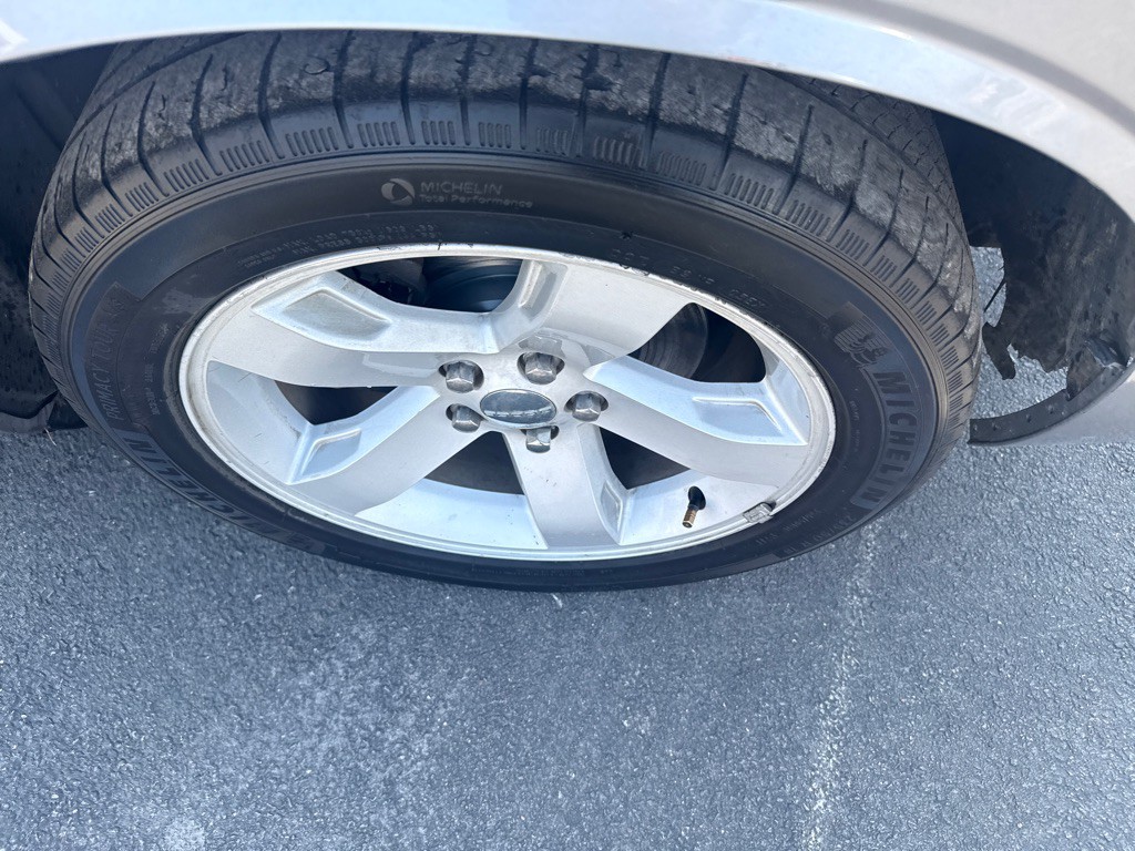 2014 Dodge Challenger Image 3